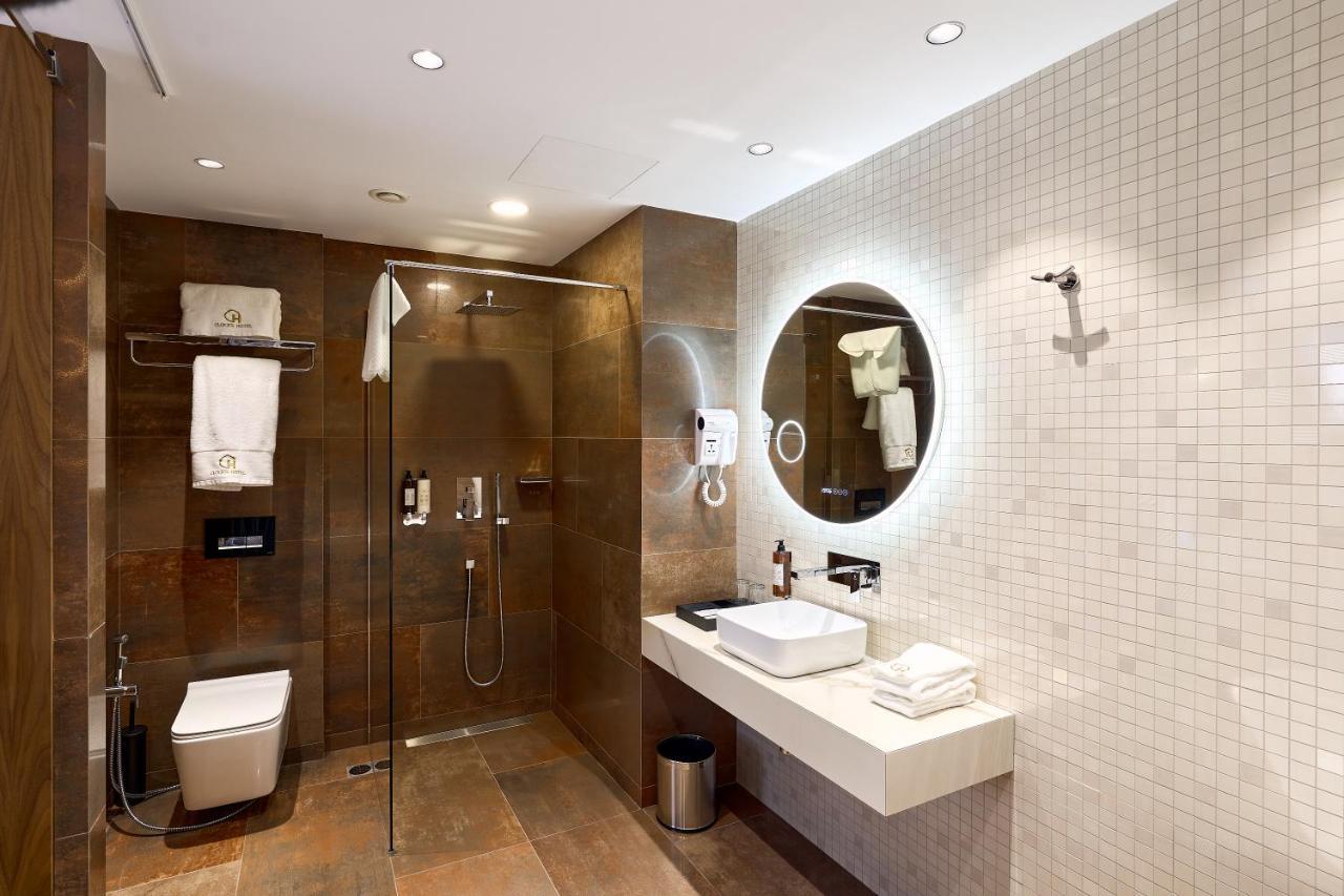 Clocks Hotel Tbilisi Luaran gambar